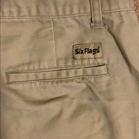 Sixflags shorts - Picture 3 of 4